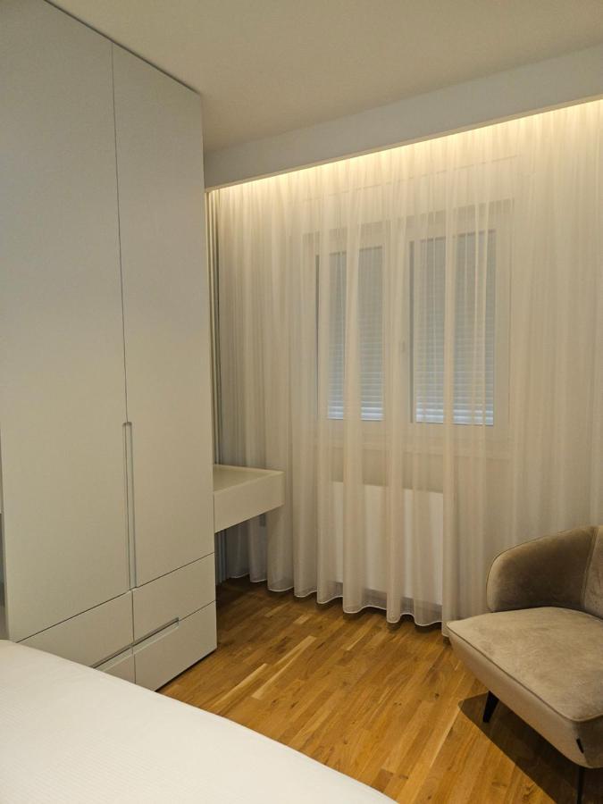 Adav Luxus Apartment วิโซโค ภายนอก รูปภาพ