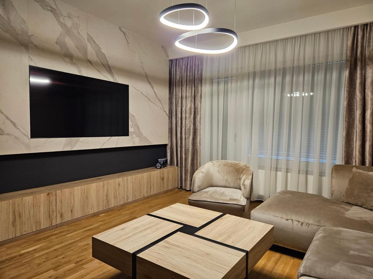 Adav Luxus Apartment วิโซโค ภายนอก รูปภาพ