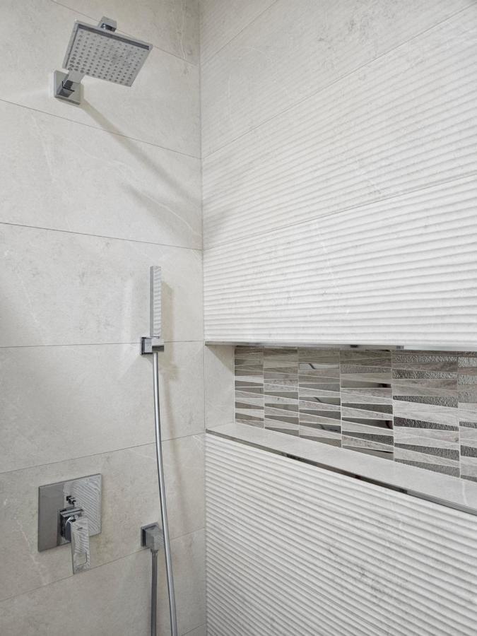 Adav Luxus Apartment วิโซโค ภายนอก รูปภาพ