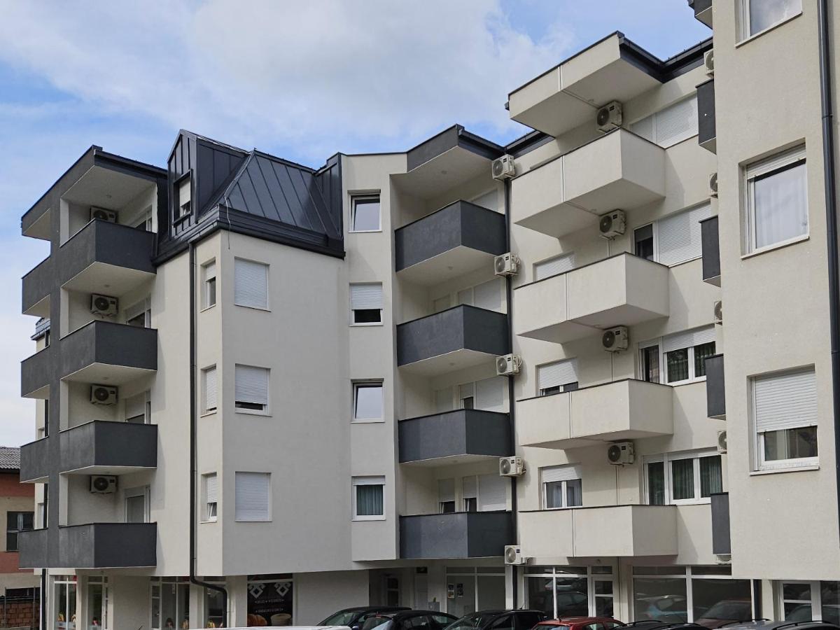 Adav Luxus Apartment วิโซโค ภายนอก รูปภาพ