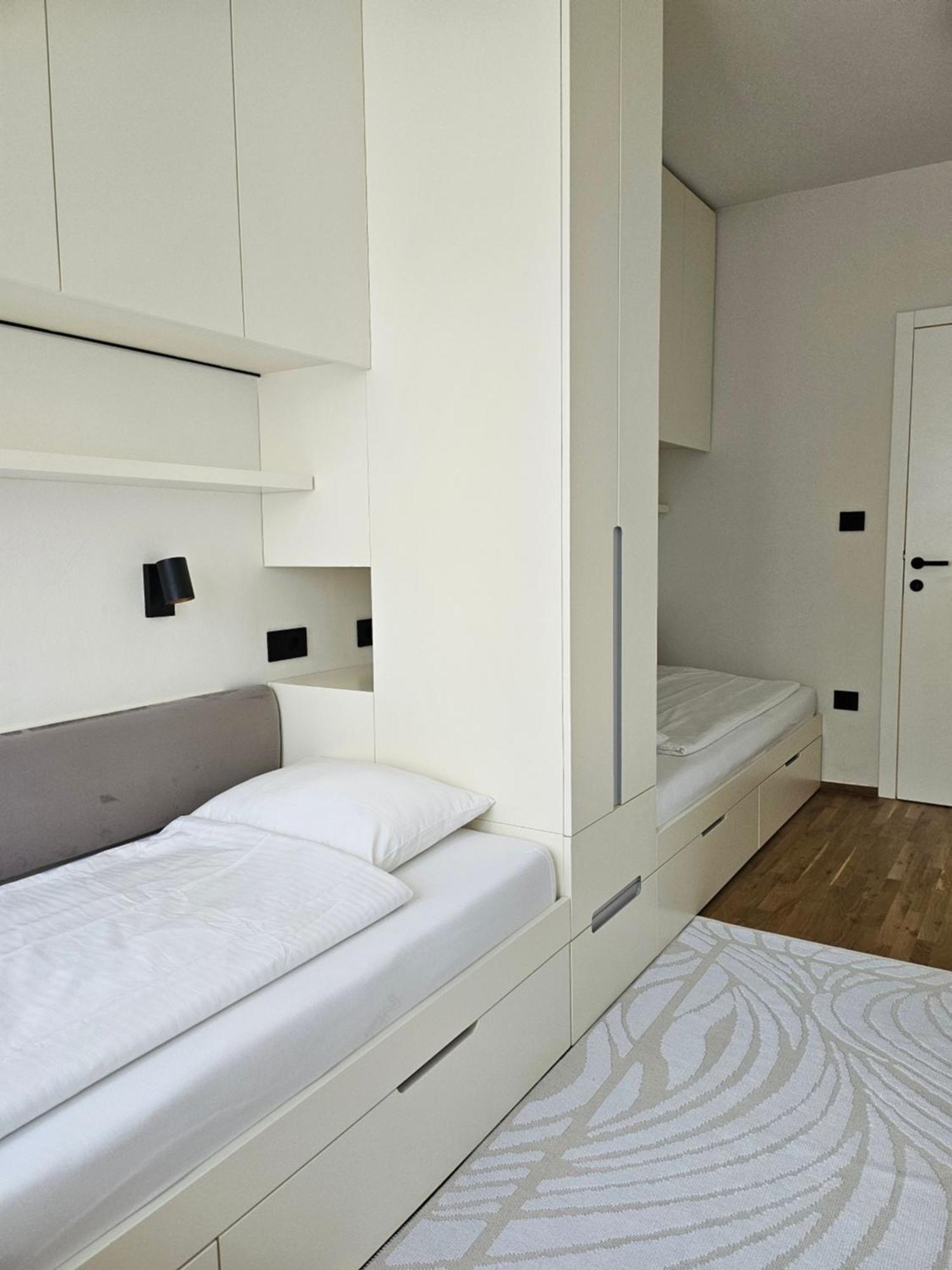 Adav Luxus Apartment วิโซโค ภายนอก รูปภาพ